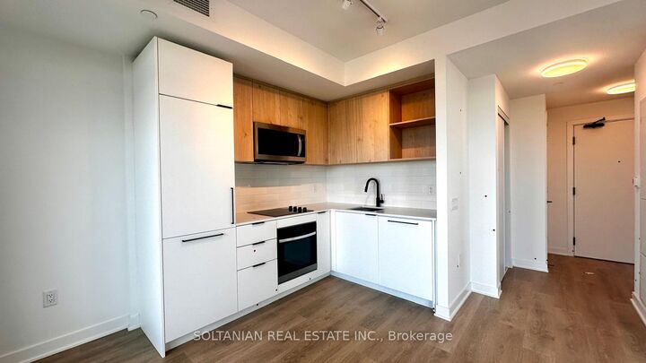 Property Photo: 1185 Dupont Street 2305 ON M6H 0G5