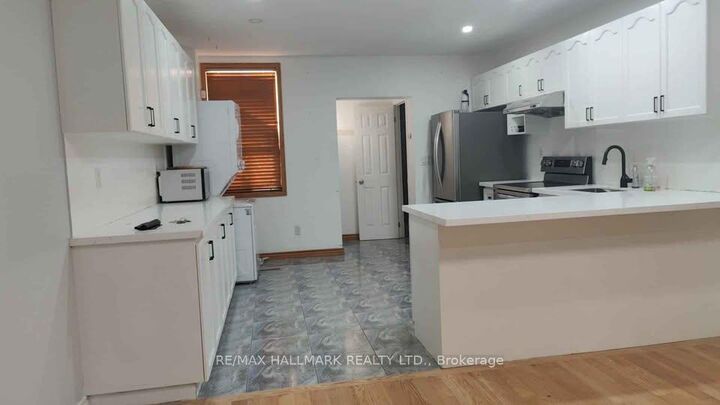 Property Photo:  372 Woodbine Avenue  ON M4L 3P6 