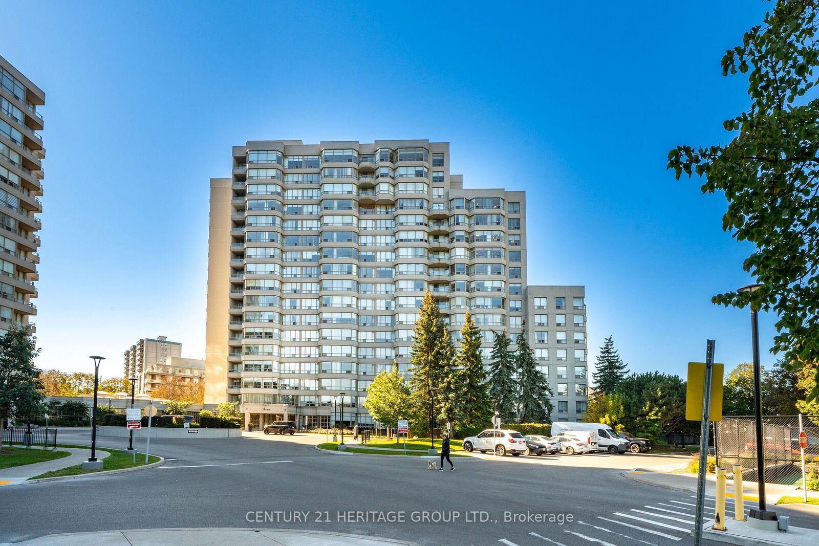 Property Photo:  7 Townsgate Drive 1203  ON L4J 7Z9 
