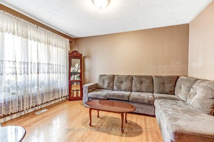 Property Photo:  39 Metcalfe Crescent  ON N6E 1H8 