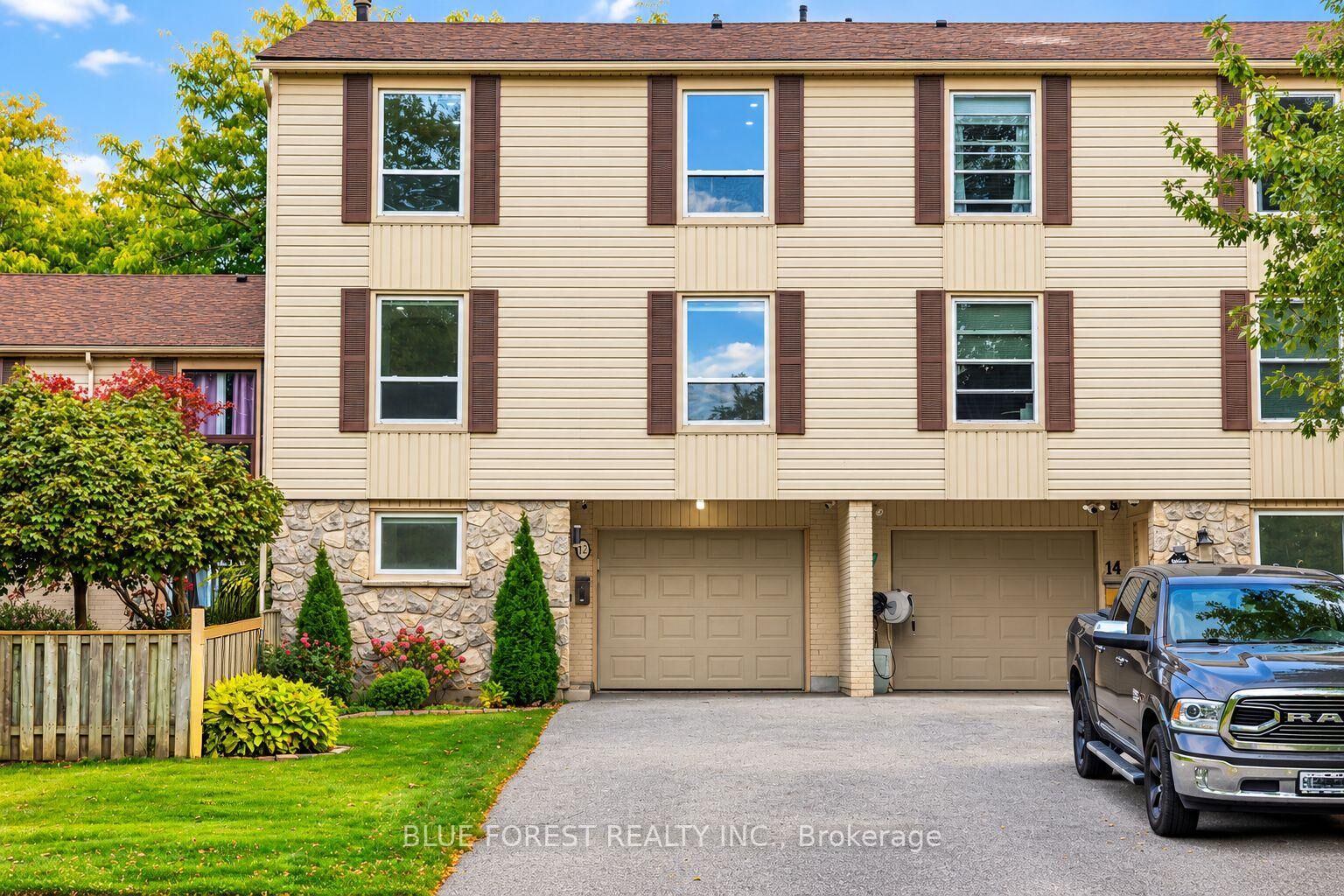 Property Photo: 12 McMaster Crescent 8 ON N6K 1N4