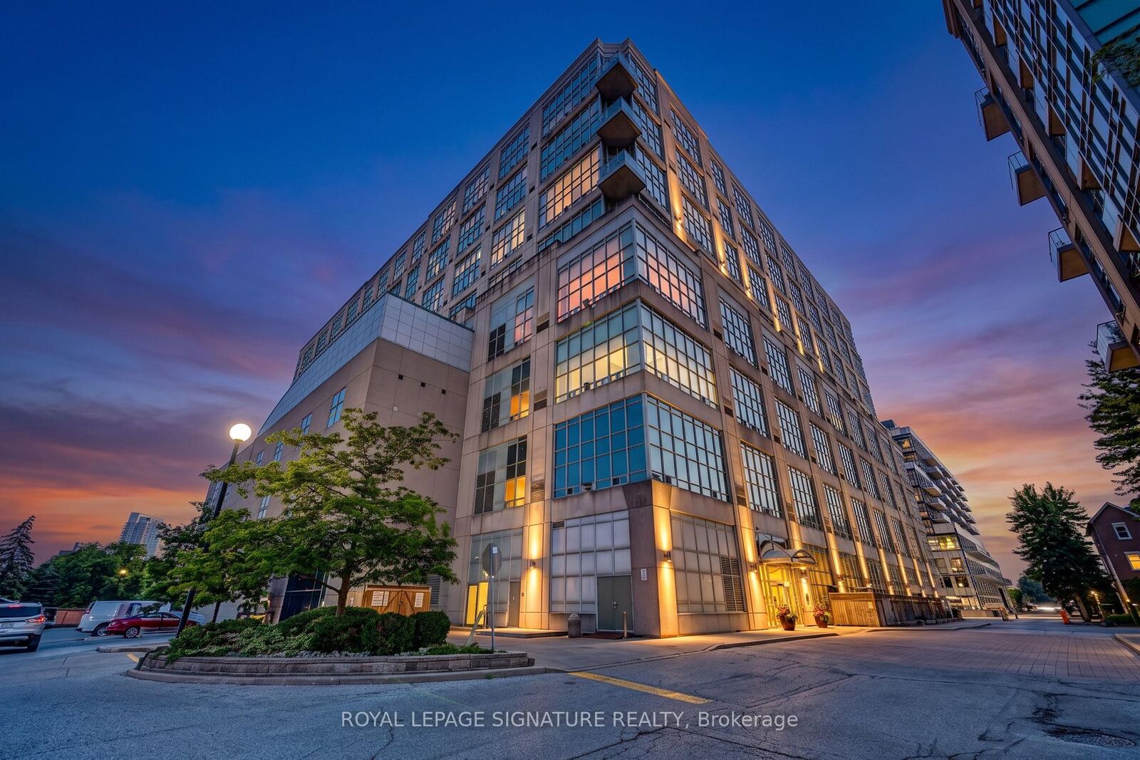 Property Photo:  250 Manitoba Street 714  ON M8Y 4G8 