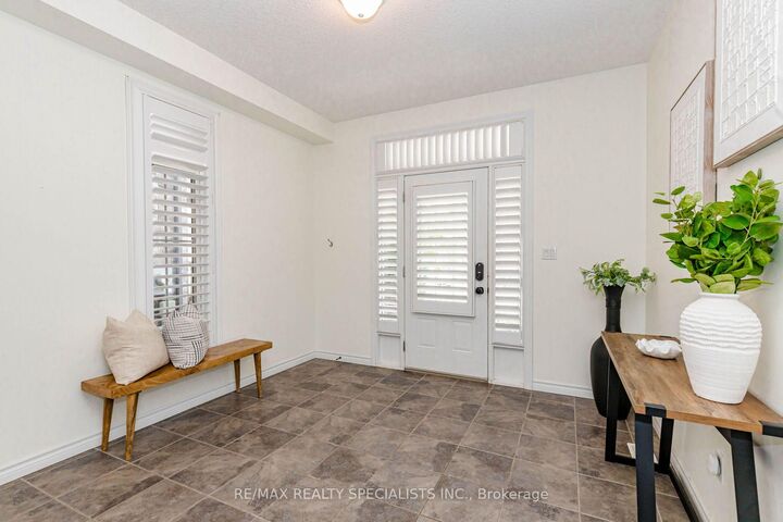 Property Photo:  117 Norma Crescent Main &Amp Upper  ON N1E 0K5 