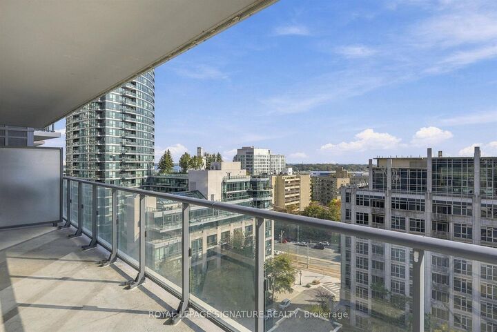 Property Photo:  38 Iannuzzi Street 1512  ON M5V 0S2 