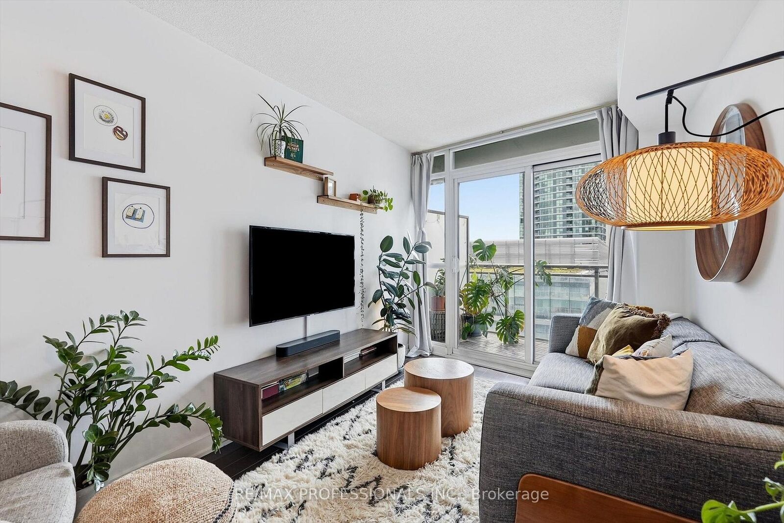 Property Photo:  38 Dan Leckie Way 1605  ON M5V 2V6 