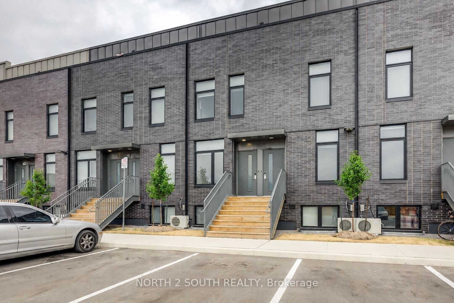 Property Photo:  1760 Simcoe Street N 93 (Rm 1)  ON L1G 4X9 