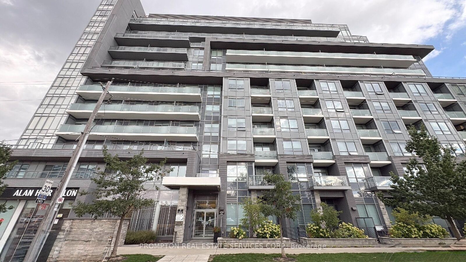 Property Photo: 7 Kenaston Gardens 905 ON M2K 0E9
