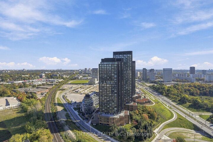 Property Photo:  30 Inn On The Park Drive 3006  ON M3C 0P7 