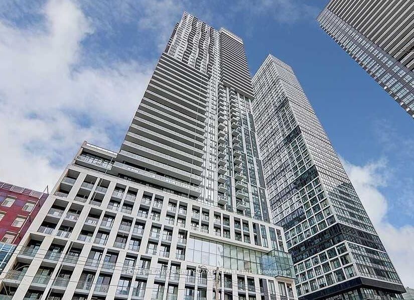 Property Photo:  251 Jarvis Street 4002  ON M5B 0C3 