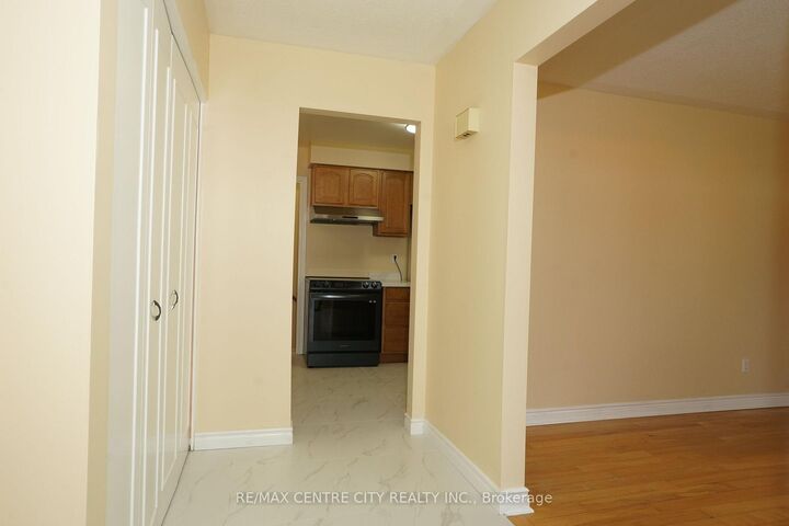 Property Photo:  136 Concord Crescent  ON N6G 3H7 