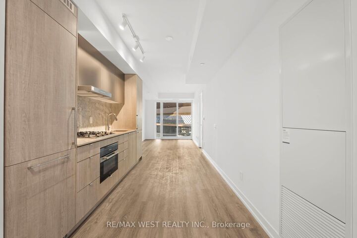 Property Photo:  771 Yonge Street 906  ON M4W 0B8 