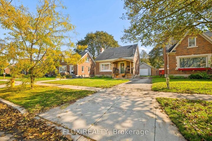 Property Photo:  113 Adelaide Street  ON N2M 2B5 