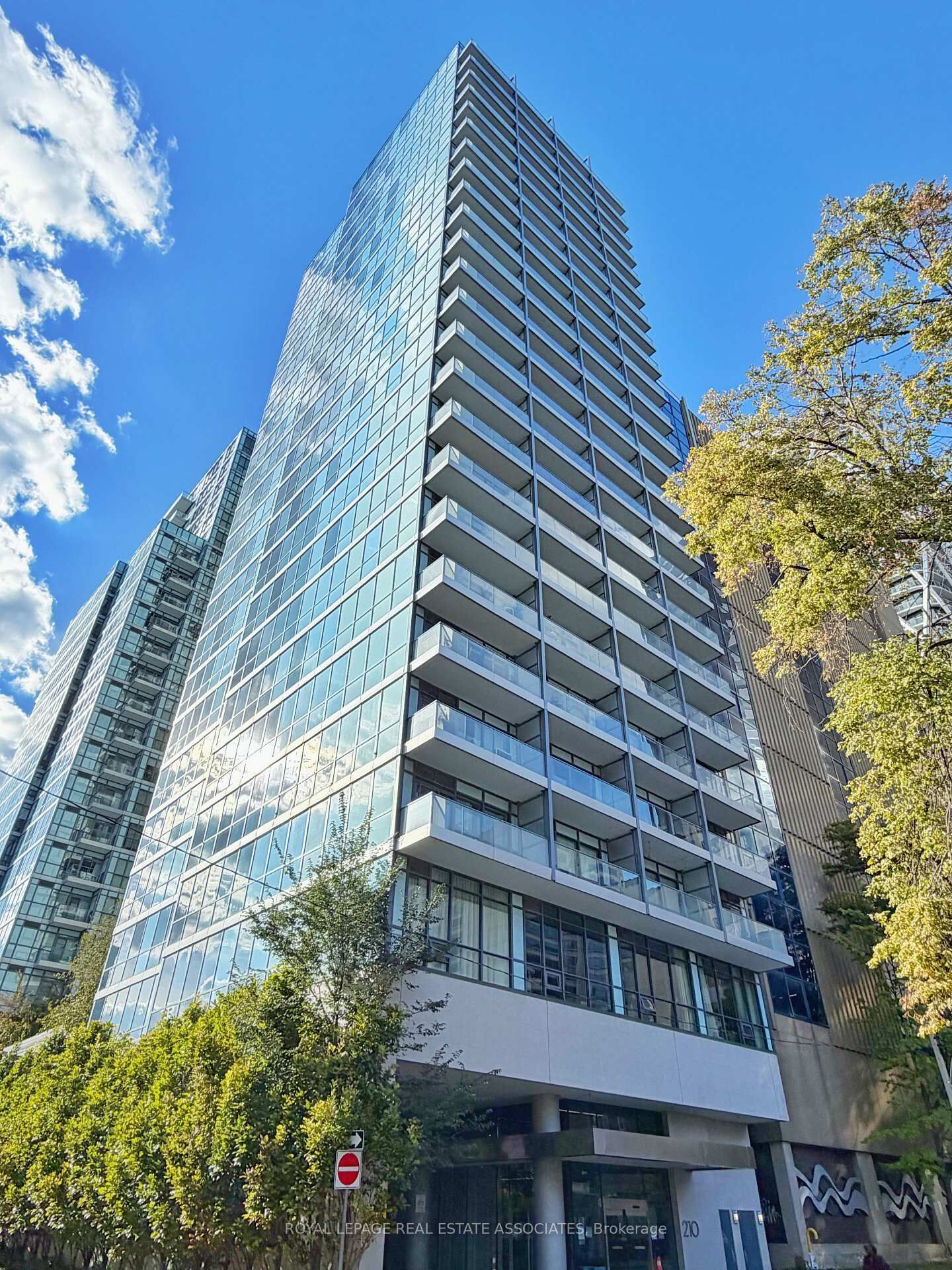 Property Photo:  210 Simcoe Street 2308  ON M5T 0A9 