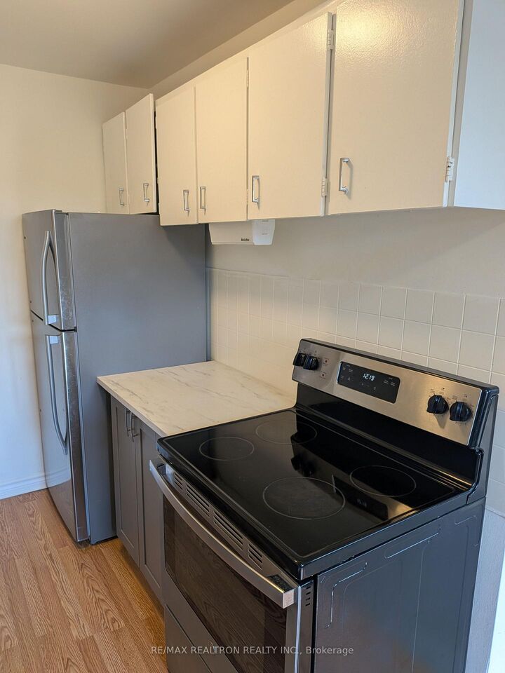 Property Photo: 35 Huron Heights Drive 15 ON L3Y 3J8