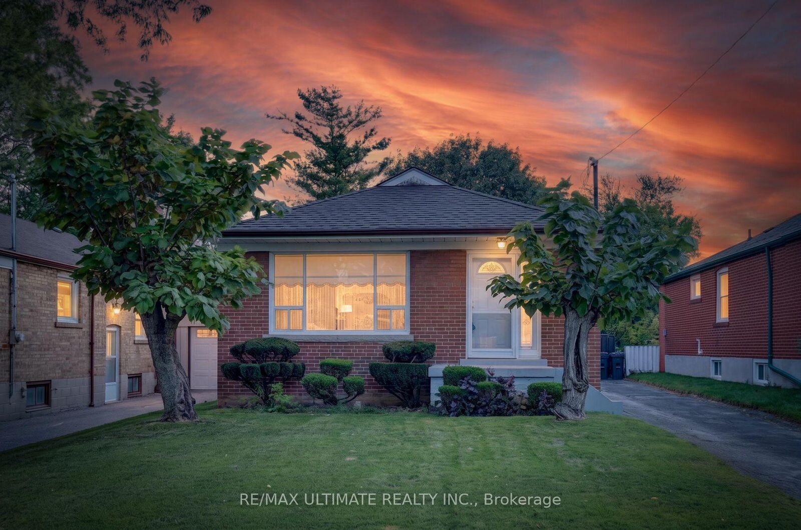 Property Photo:  85 Roebuck Drive  ON M1K 2H6 