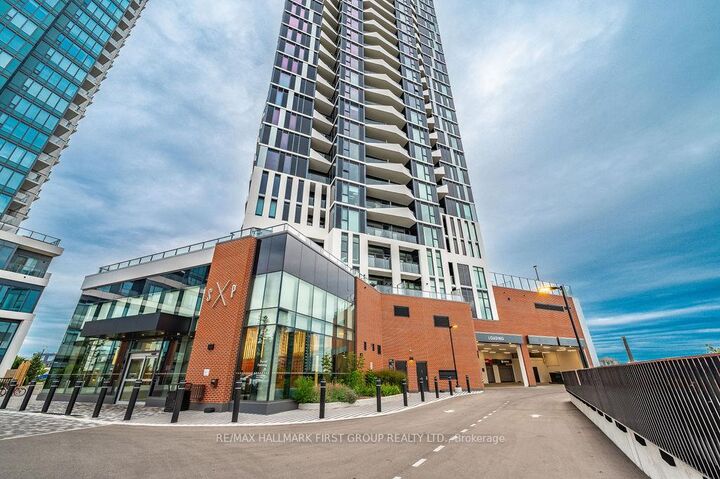 Property Photo:  25 Wellington Street 610  ON N2G 0G5 