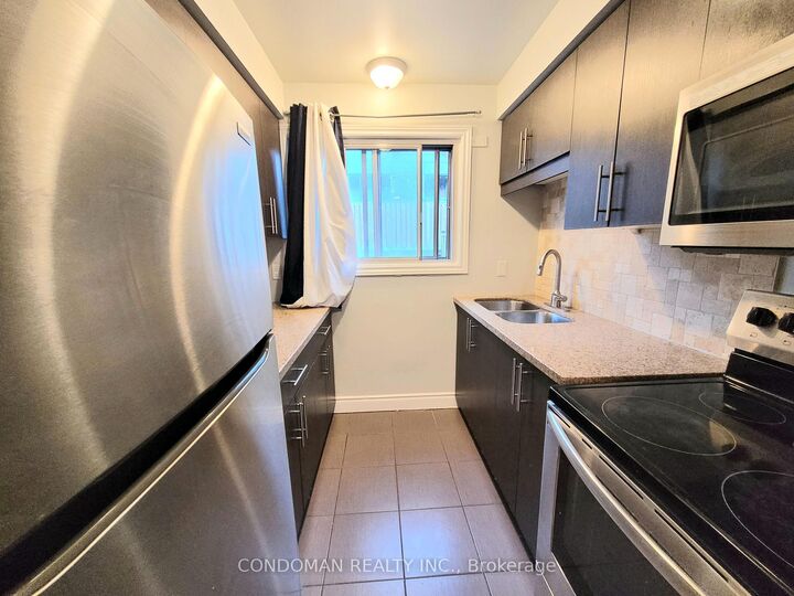 Property Photo: 477 Dean Avenue 29 ON L1H 3E4