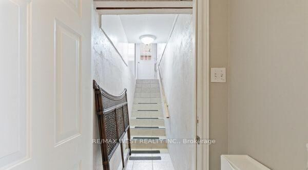 Property Photo:  47 Timber Lane  ON L4L 3J6 