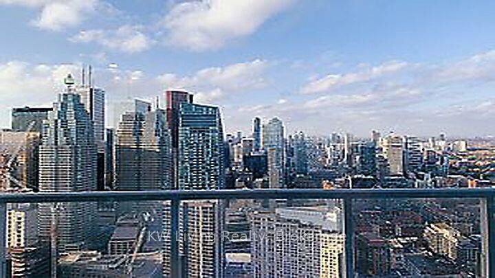Property Photo:  28 Freeland Street 5405  ON M5E 0E3 