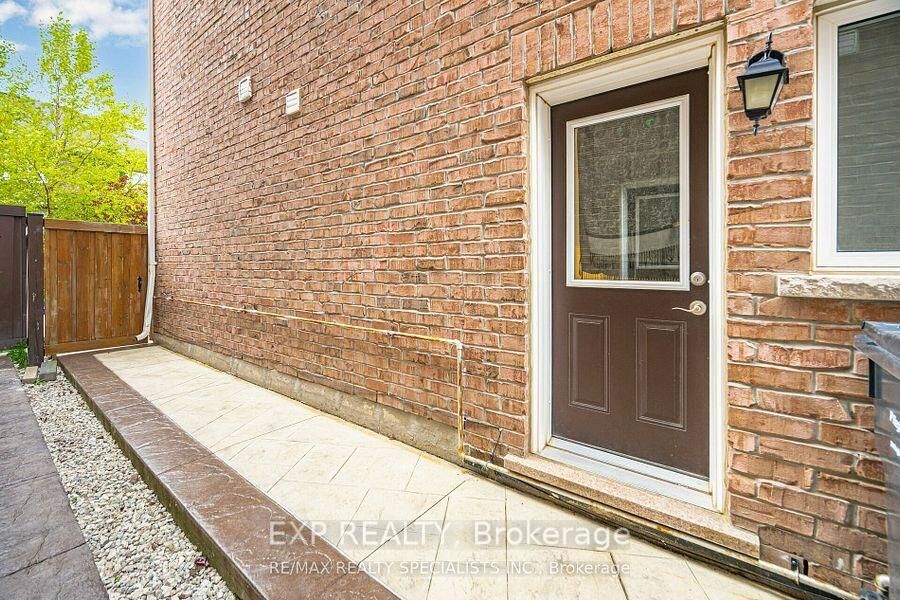 Property Photo:  448 Dougall Avenue Unit A  ON L7C 4A6 
