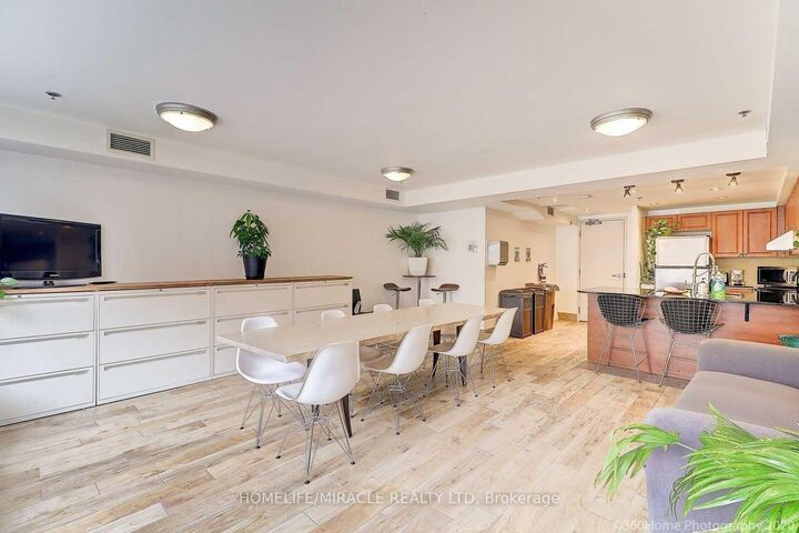 Property Photo:  225 Wellesley Street 607  ON M4X 1X8 