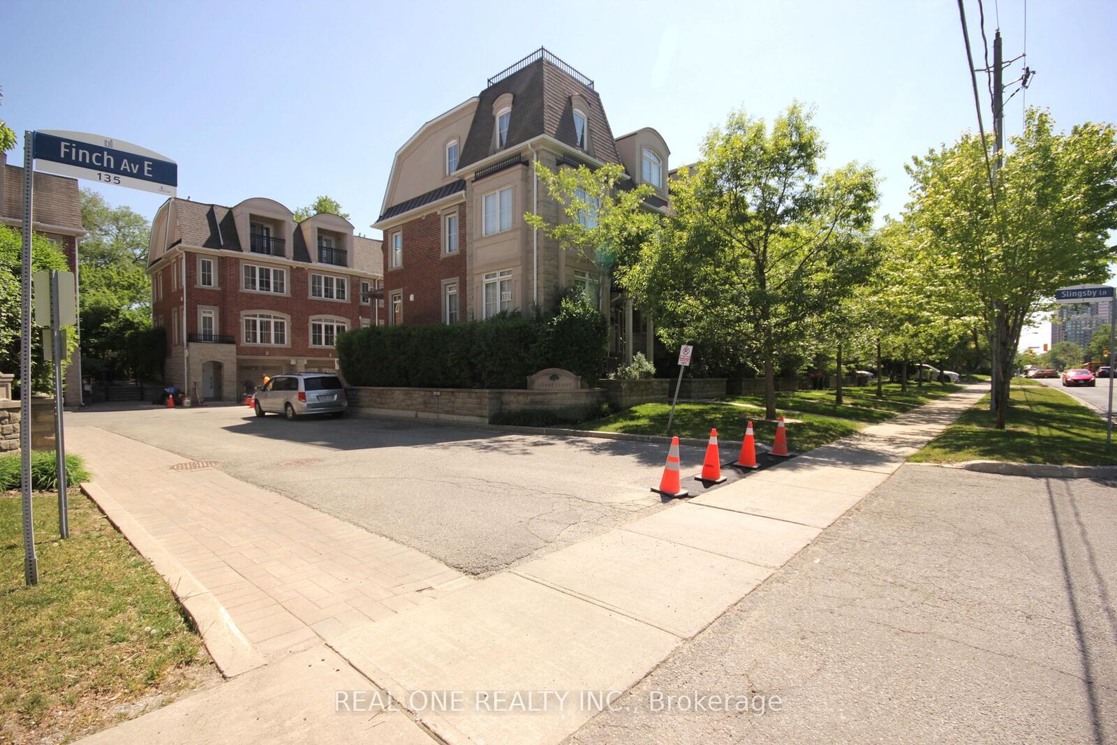 Property Photo:  7 Slingsby Lane  ON M2N 0H7 