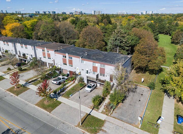 Property Photo:  132 Bonis Avenue  ON M1T 2V2 