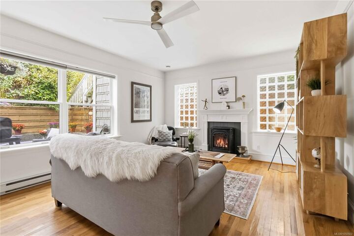 Property Photo:  1353 Grant St #4  BC V8R 1M2 