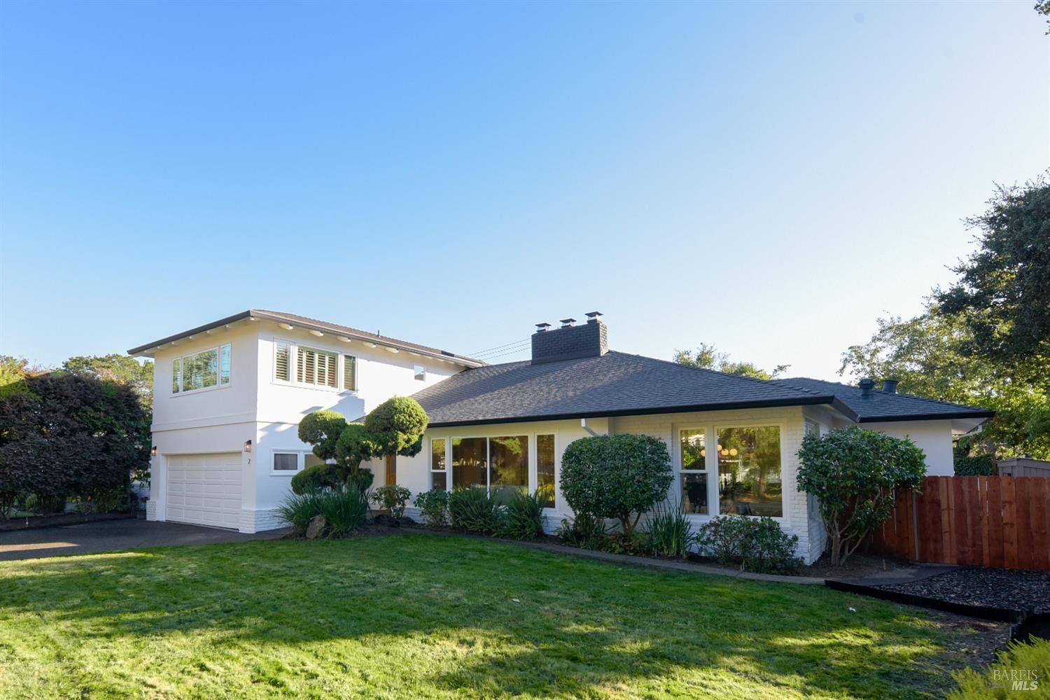 Property Photo:  2 Via La Cumbre  CA 94904 