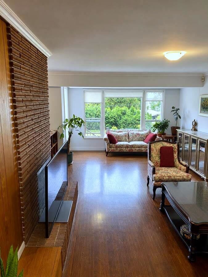Property Photo:  1665 Queens Ave Avenue  BC V7V 2X5 