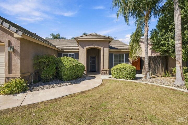 Property Photo: 1005 Oshkosh Court CA 93312