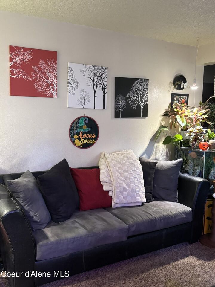 Property Photo:  124 E Willow Tree Ln  ID 83835 