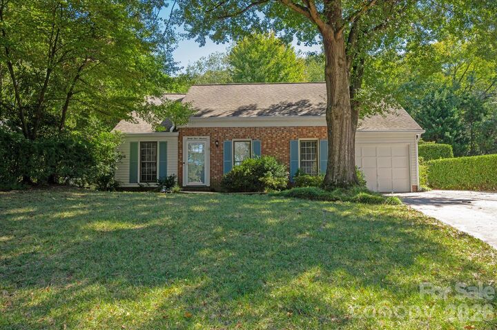 Property Photo: 2400 Turnberry Lane NC 28210