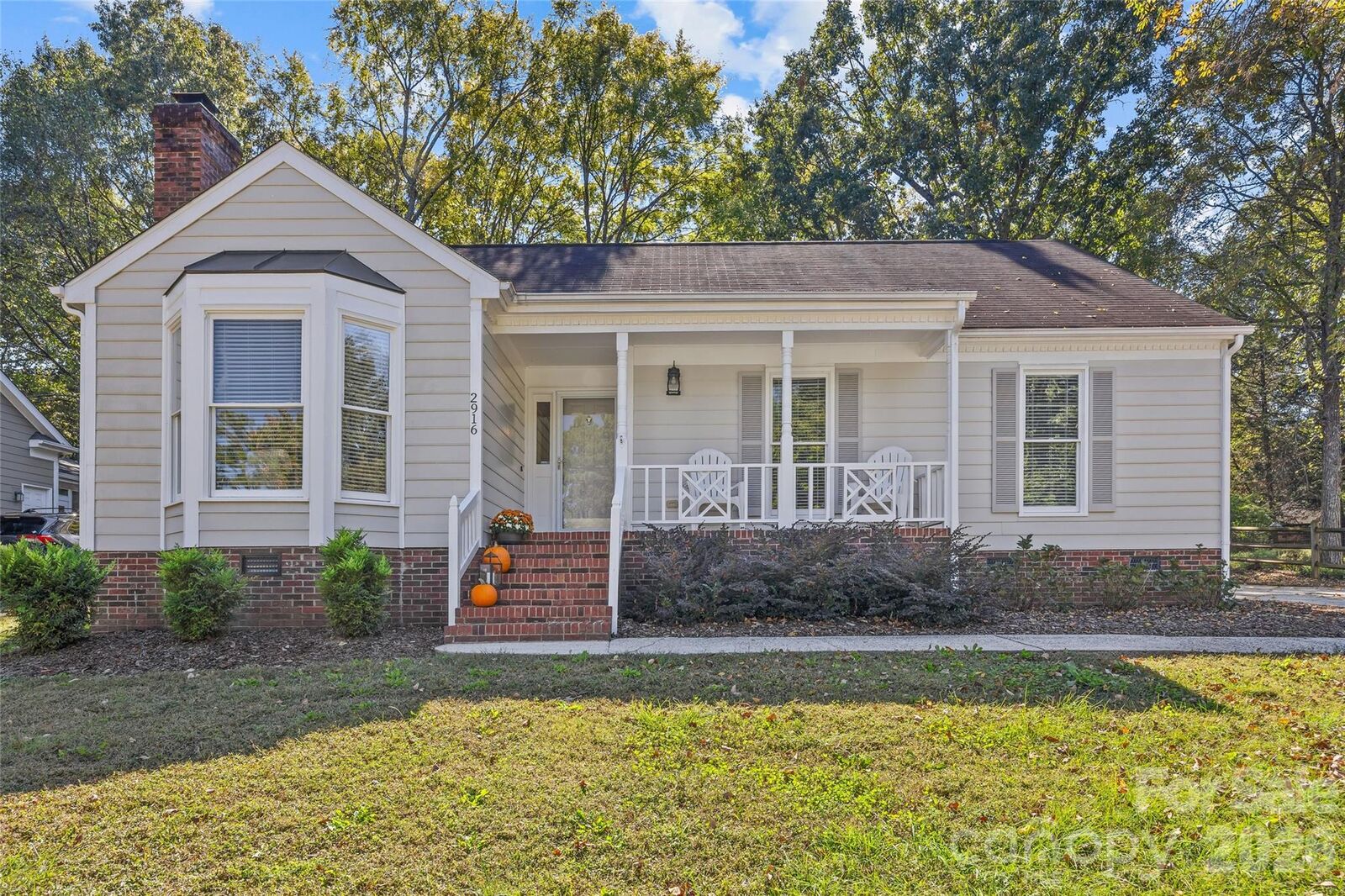 Property Photo: 2916 Winghaven Lane NC 28210