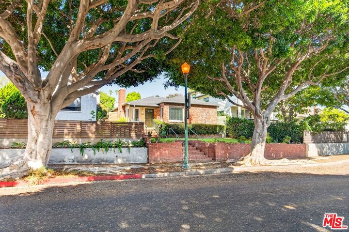 Property Photo: 1205 Marine St CA 90405