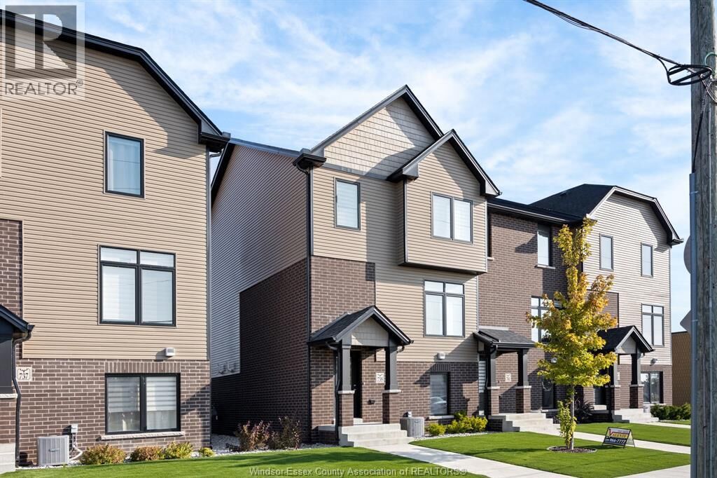 Property Photo:  701 Brownstone Drive  ON N9K 0A8 