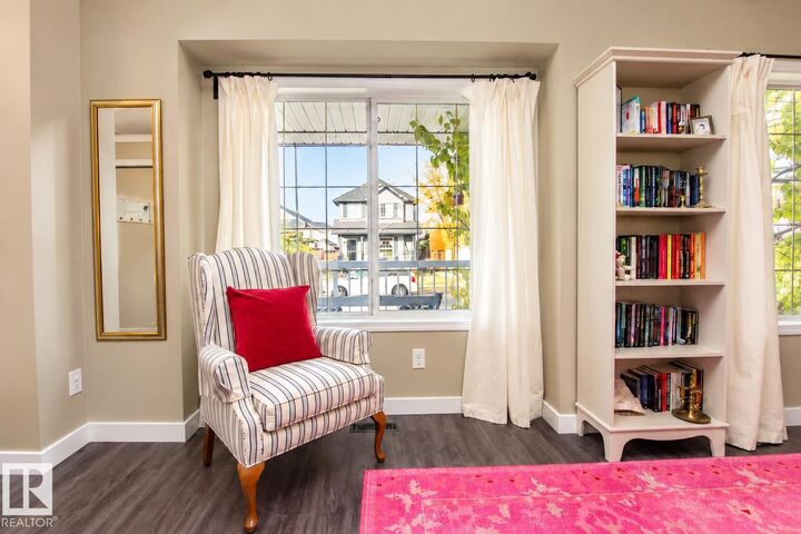 Property Photo:  2811 25 Street NW  AB T6T 2A3 
