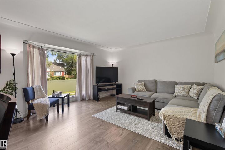 Property Photo:  10994 135 Street NW  AB T5M 1K2 