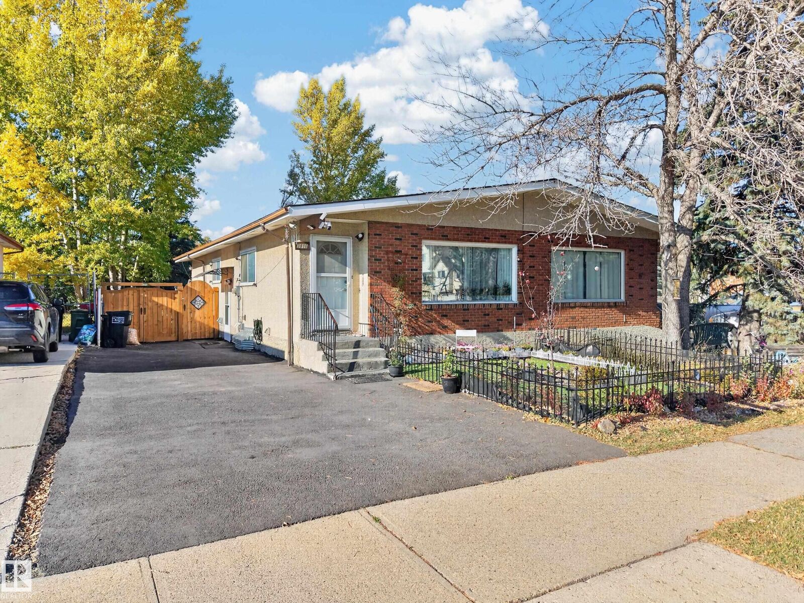 Property Photo:  3816 85 Street NW  AB T6K 0H6 
