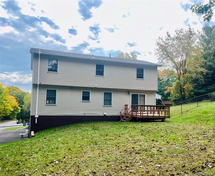Property Photo:  8 Fawn Ridge Court  NY 10926 