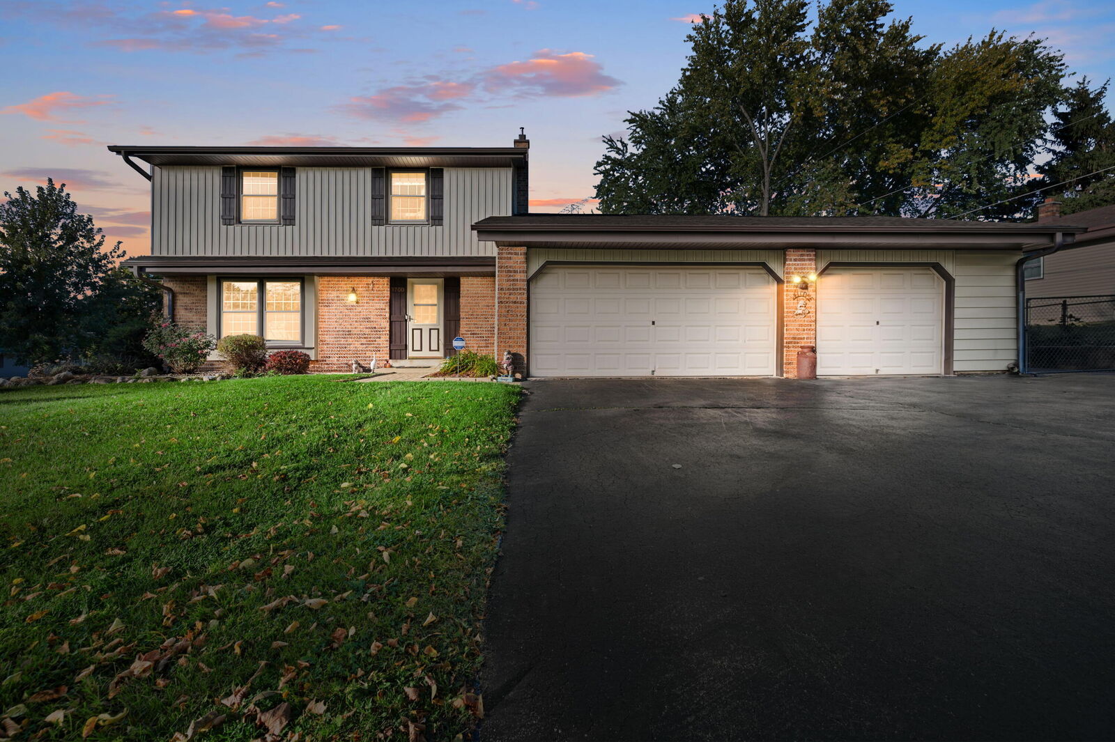 Property Photo:  1700 Mohawk Ln  WI 53186 