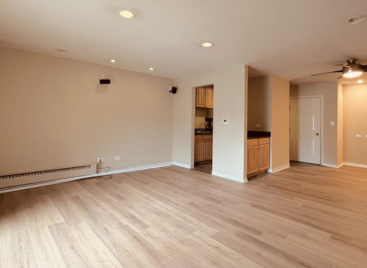Property Photo:  906 W Alleghany Drive 2B  IL 60004 