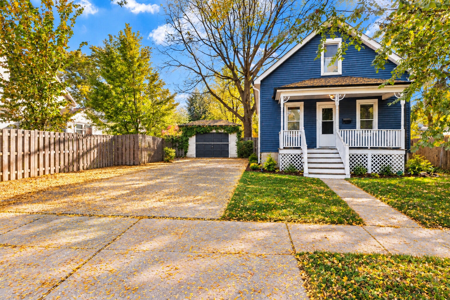 Property Photo:  113 S Oakwood Avenue  IL 60185 