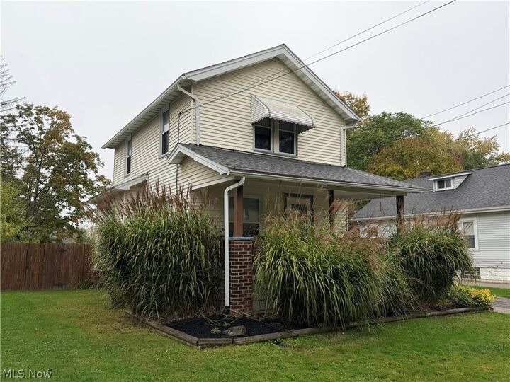 Property Photo:  1541 Bonnie Brae Avenue NE  OH 44483 