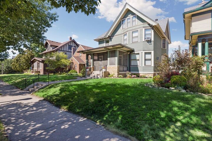 Property Photo:  1089 Lincoln Avenue  MN 55105 