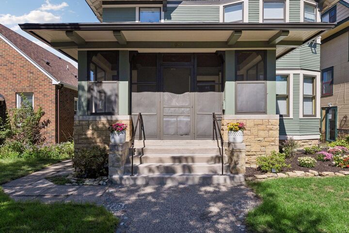 Property Photo: 1089 Lincoln Avenue MN 55105