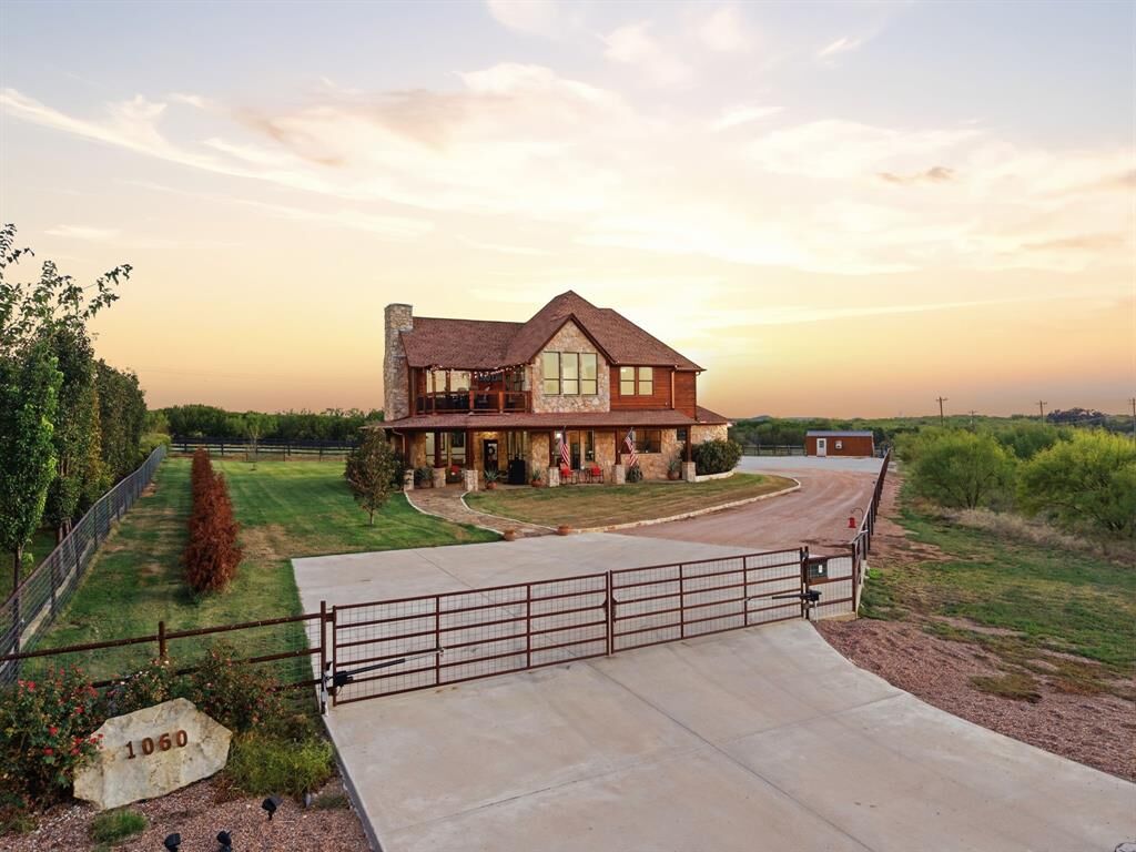 Property Photo: 1060 Gordon Mtn Vw Court TX 76449