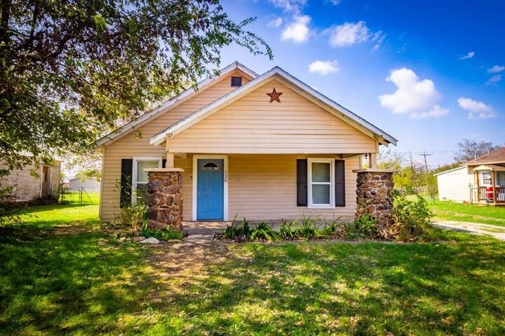 Property Photo:  720 Texas Street  TX 76450 
