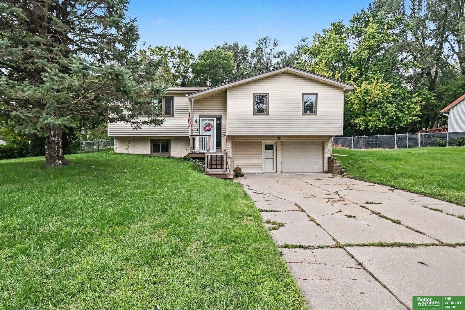 Property Photo: 7830 Raven Oaks Drive NE 68152