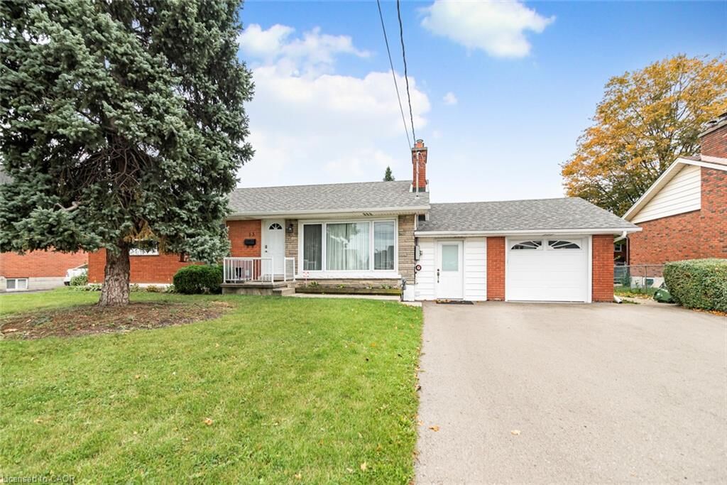 Property Photo:  13 Meadowvale Avenue  ON L8G 2L7 